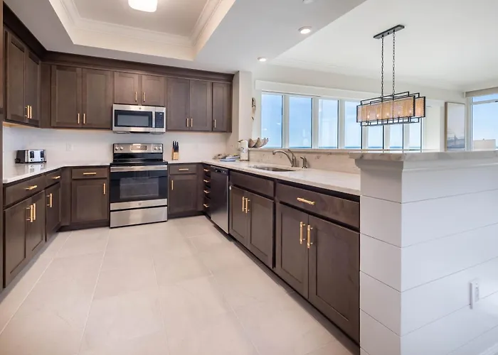 Phoenix Gulf Towers 2104 Apartment